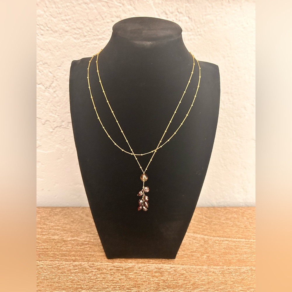 Elegant Gold and Red Pendant Necklace